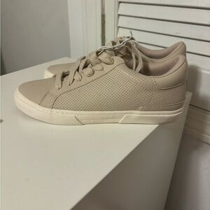 A New Day Maddison Tan Sneakers Women's Sz & memory foam
